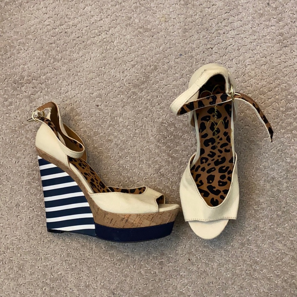 Jessic Simpson, platform wedge